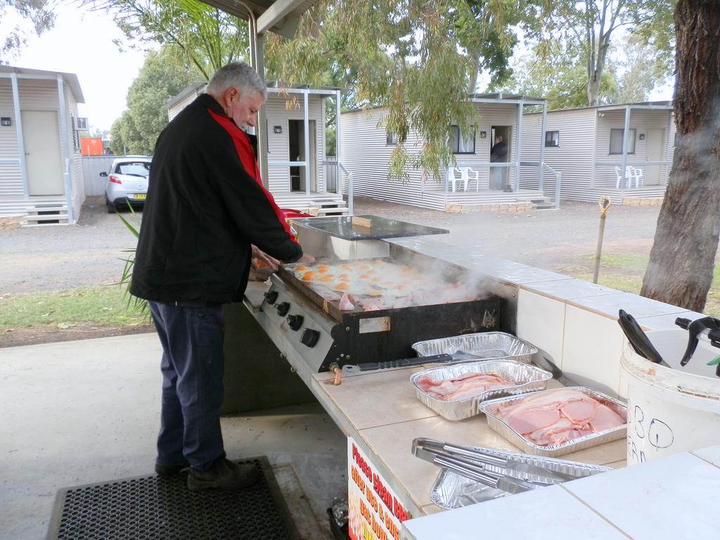 Narrabri Motel And Caravan Park Ngoại thất bức ảnh