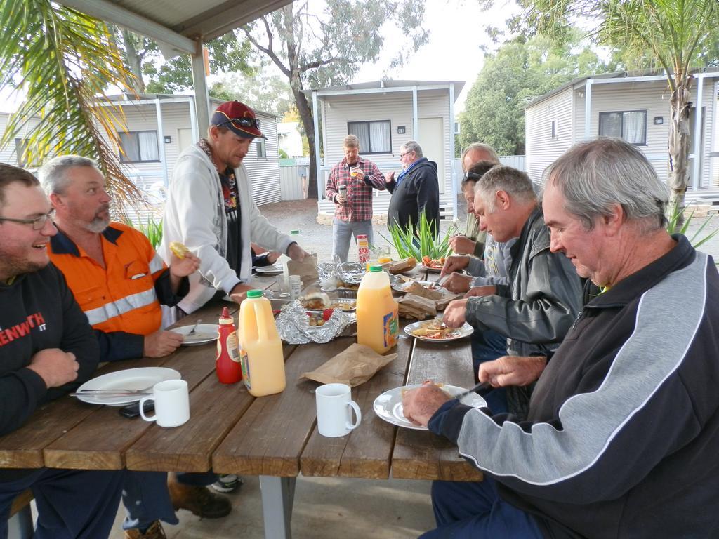 Narrabri Motel And Caravan Park Ngoại thất bức ảnh