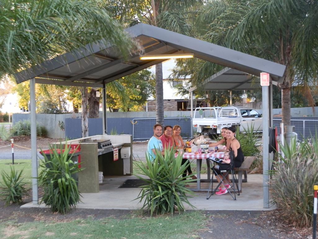 Narrabri Motel And Caravan Park Ngoại thất bức ảnh