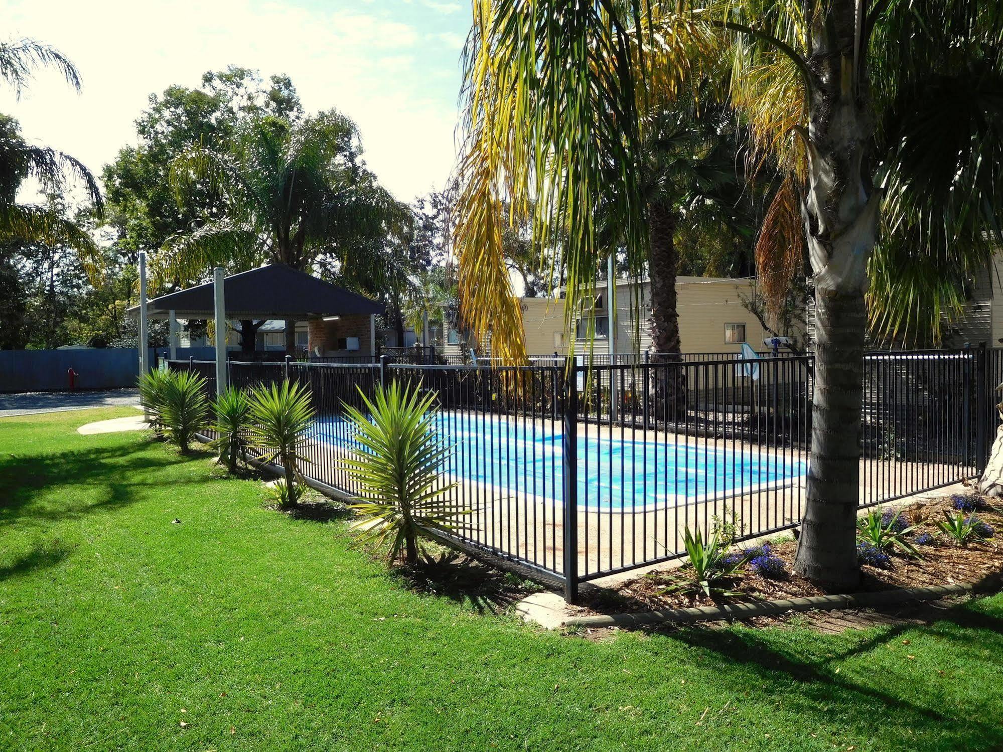 Narrabri Motel And Caravan Park Ngoại thất bức ảnh